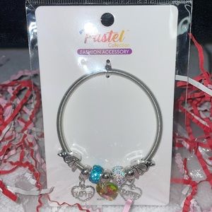 Bracelet. Woman Silver tone stretch bracelet with Charms